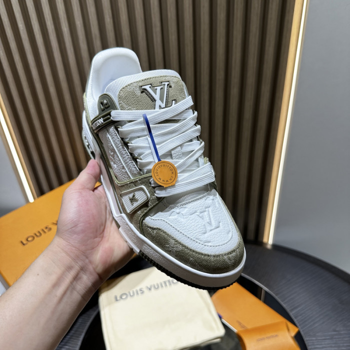 L0VT SNEAKER