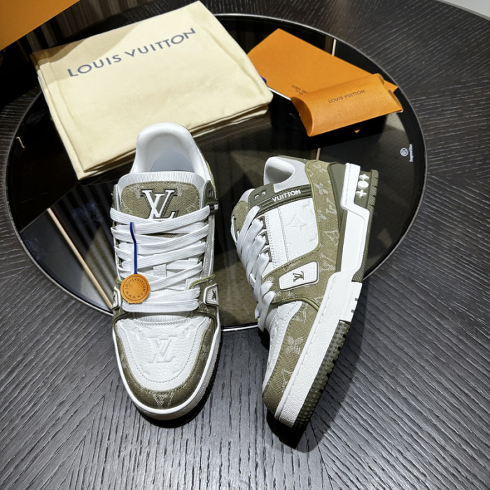 L0VT SNEAKER