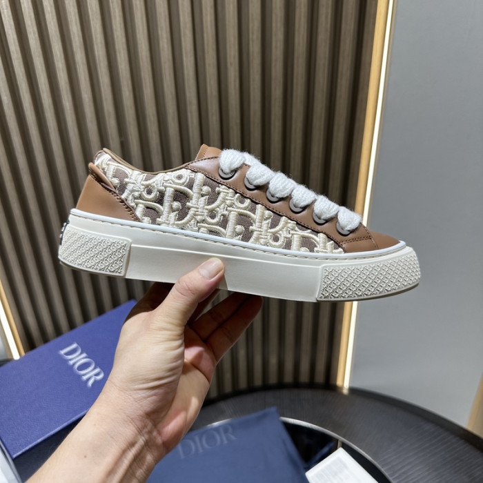 D10R SNEAKER