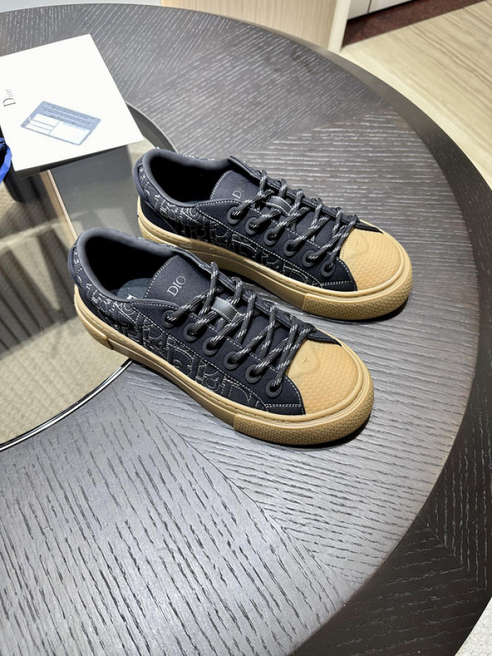 D10R SNEAKER