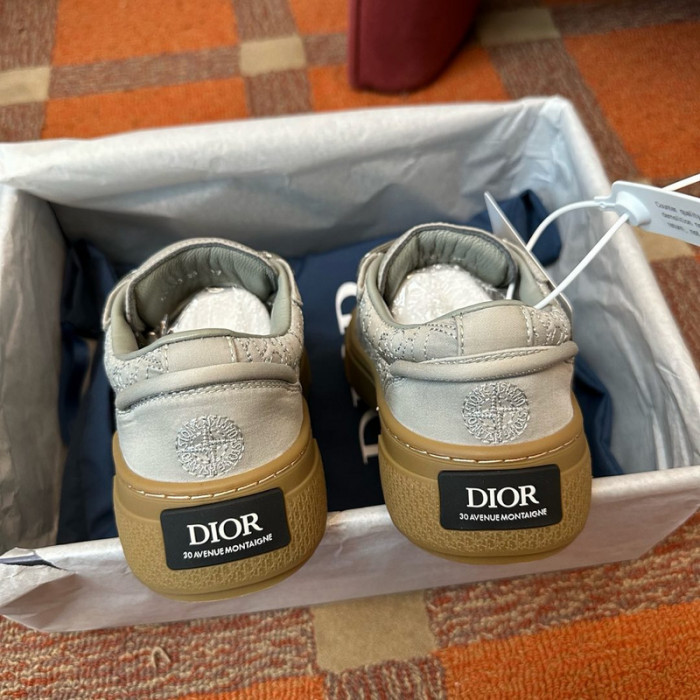 D10R SNEAKER