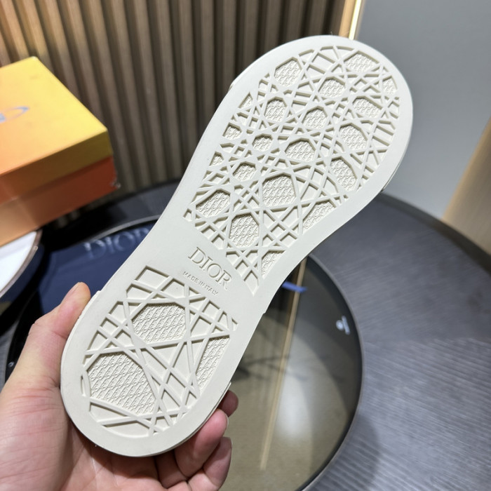 D10R SNEAKER