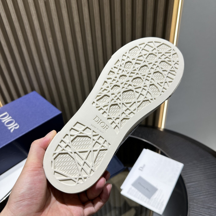 D10R SNEAKER