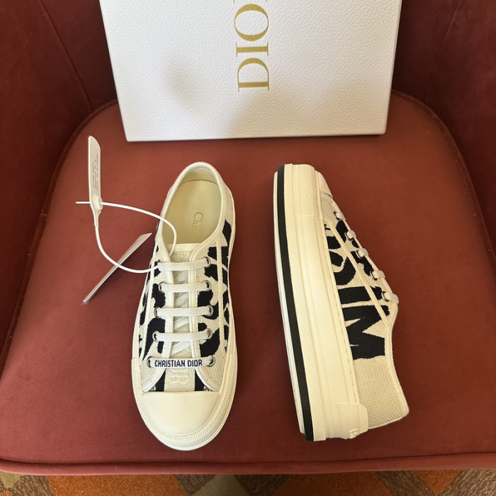 D10R SNEAKER