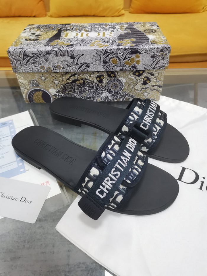 d10r sandal