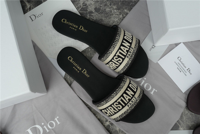d10r sandal