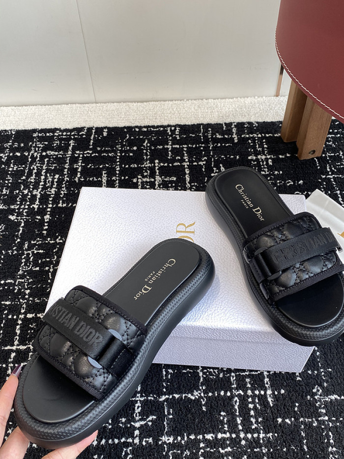 d10r sandal