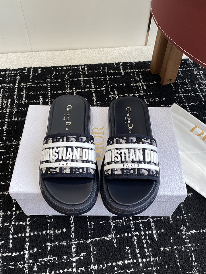d10r sandal