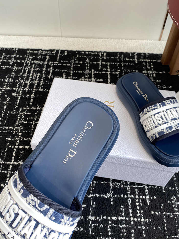 d10r sandal