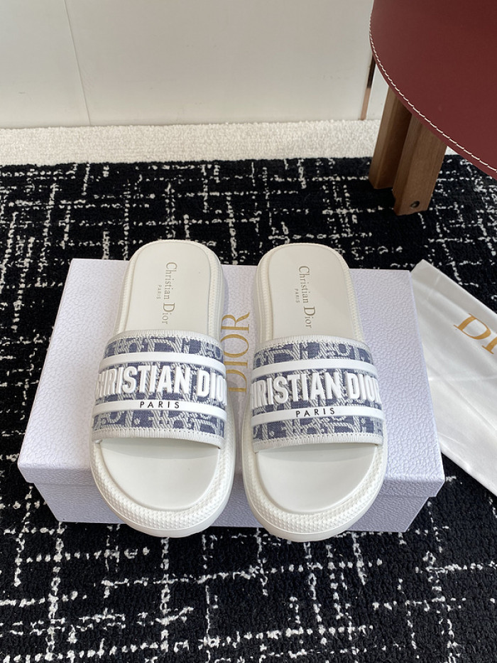d10r sandal