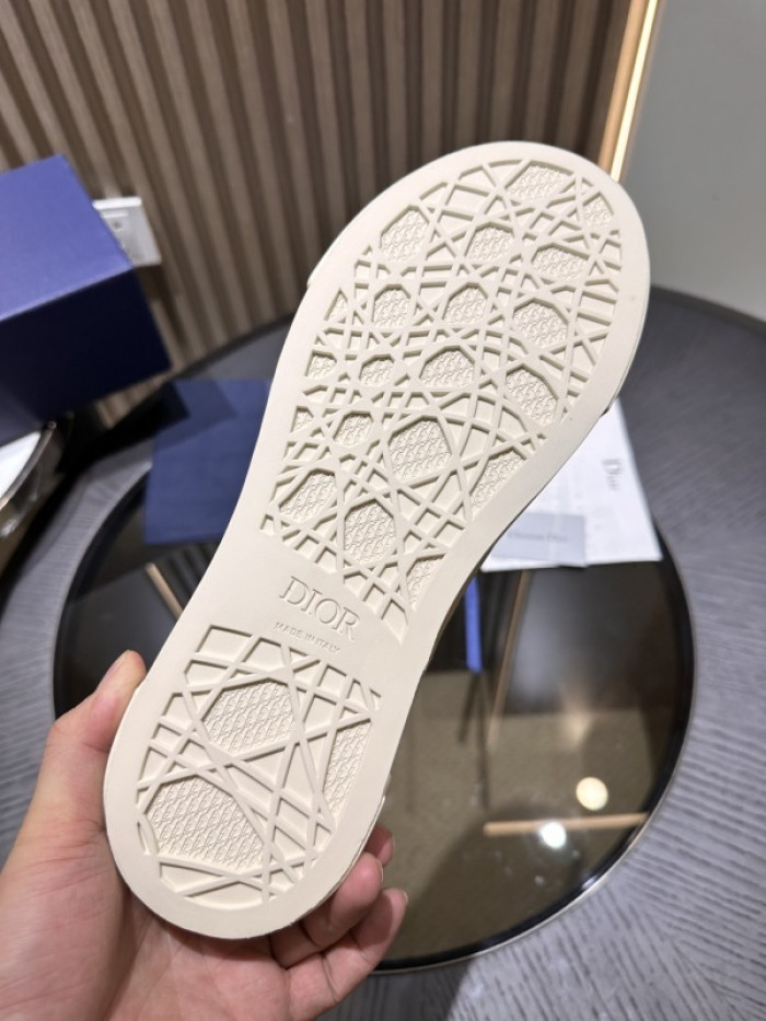 D10R SNEAKER