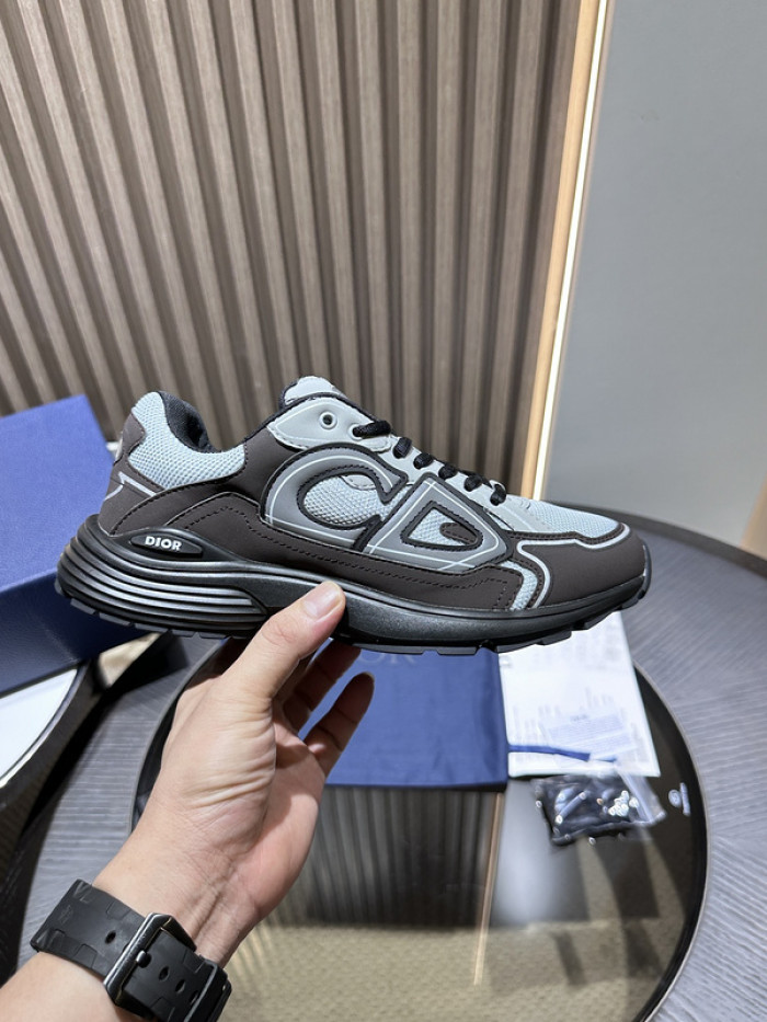 D10R SNEAKER