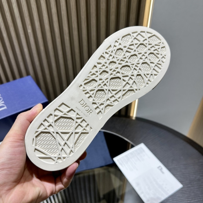 D10R SNEAKER