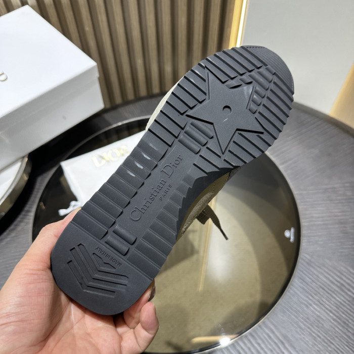 D10R SNEAKER