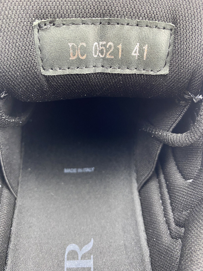 D10R SNEAKER
