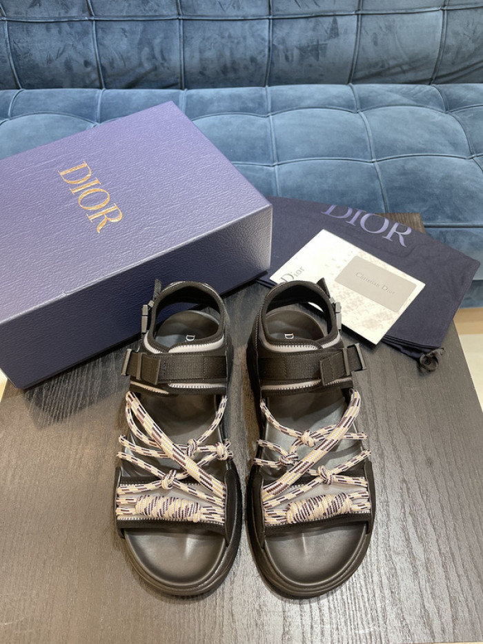 d10r sandal