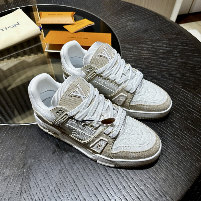 L0VT SNEAKER