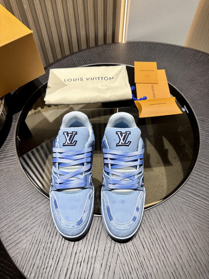 L0VT SNEAKER