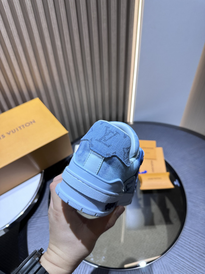 L0VT SNEAKER