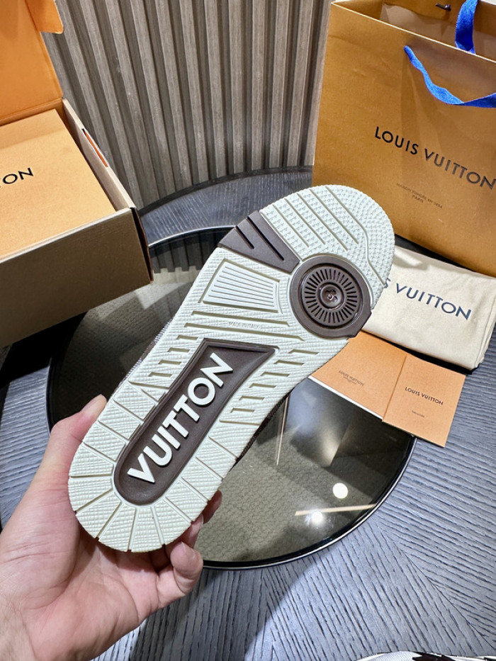L0VT SNEAKER