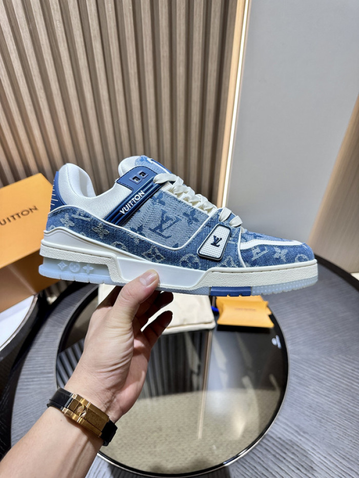 L0VT SNEAKER