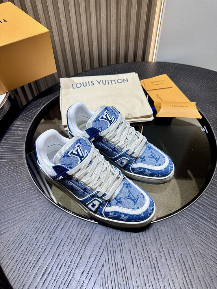 L0VT SNEAKER