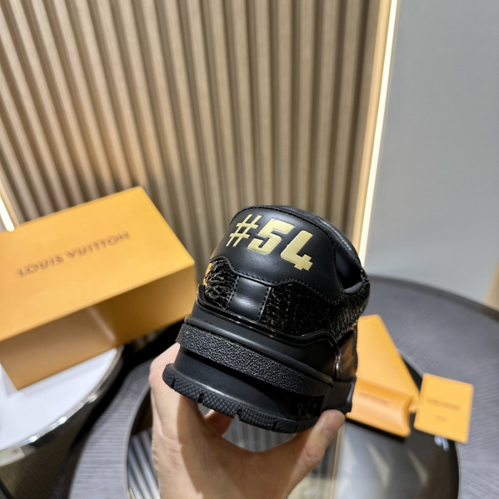 L0VT SNEAKER
