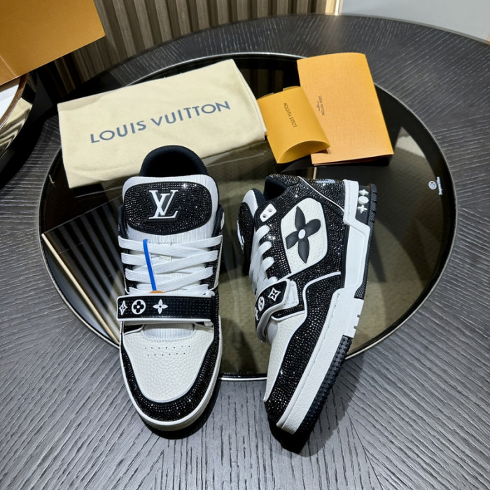 L0VT SNEAKER