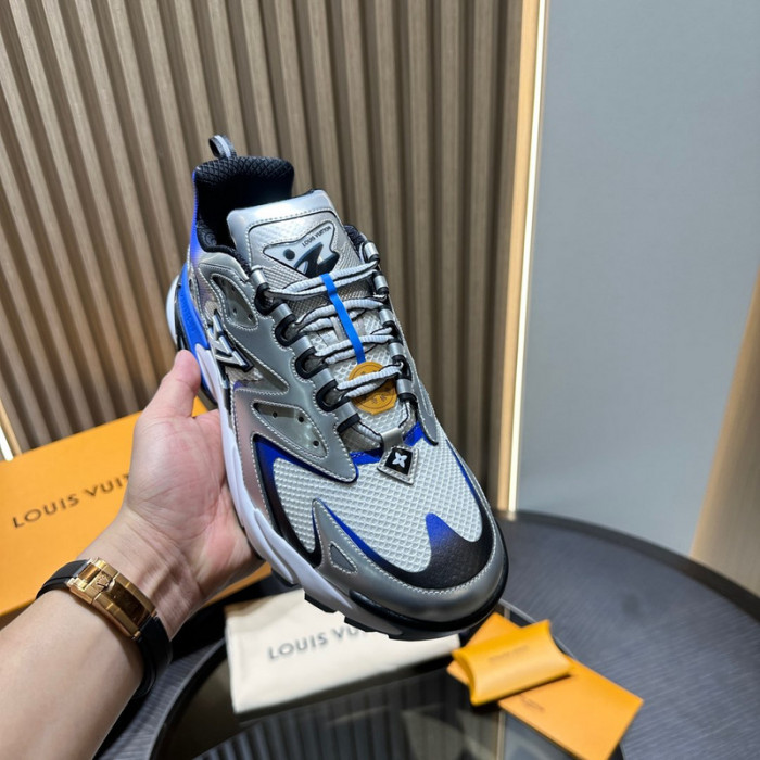 L0VT SNEAKER