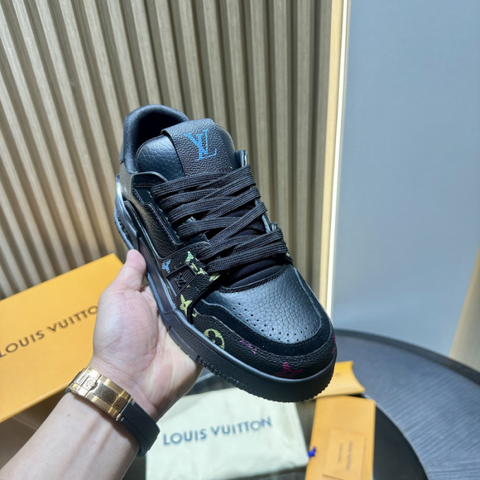 L0VT SNEAKER