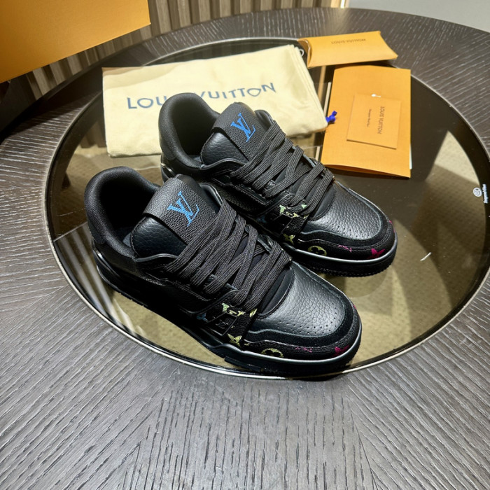 L0VT SNEAKER