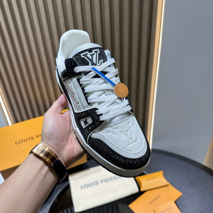 L0VT SNEAKER