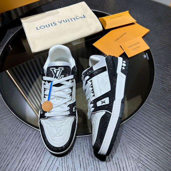 L0VT SNEAKER