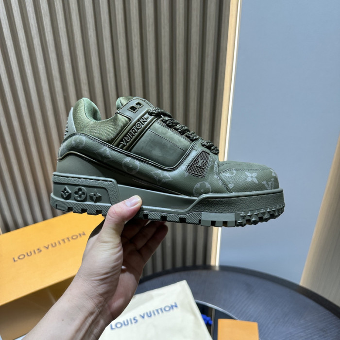 L0VT SNEAKER