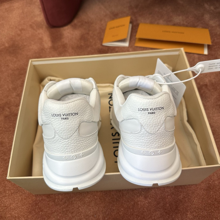 L0VT SNEAKER