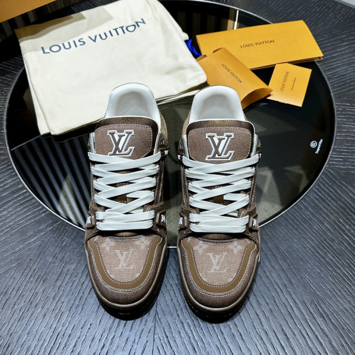 L0VT SNEAKER