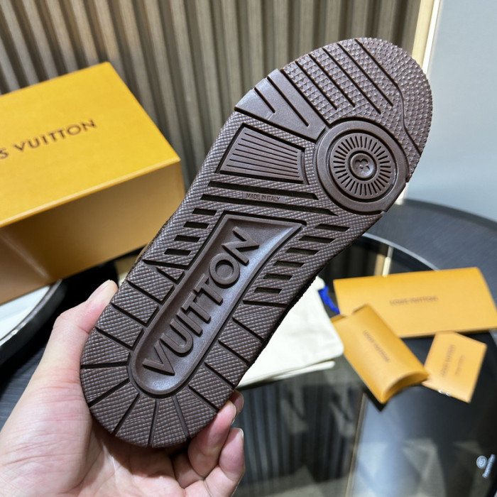 L0VT SNEAKER