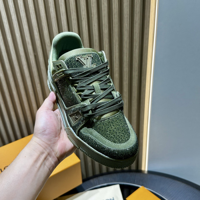 L0VT SNEAKER