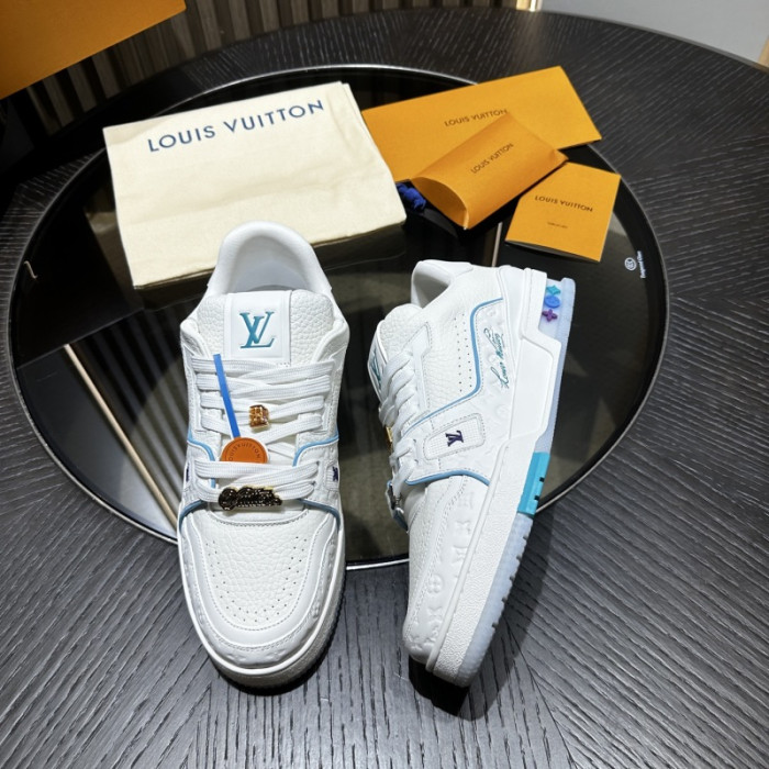 L0VT SNEAKER