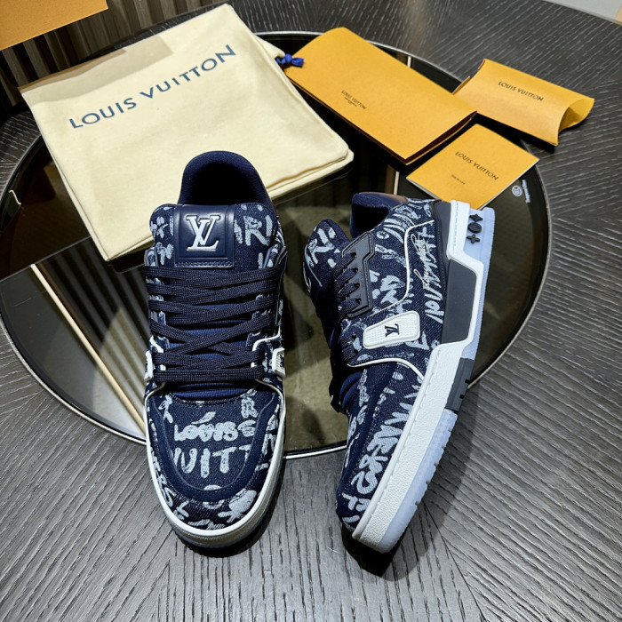 L0VT SNEAKER