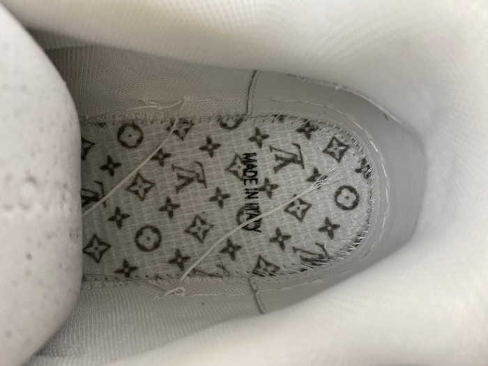 L0VT SNEAKER
