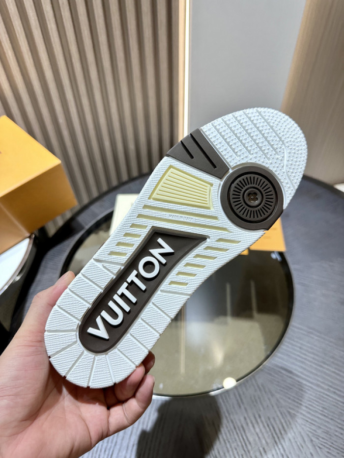 L0VT SNEAKER
