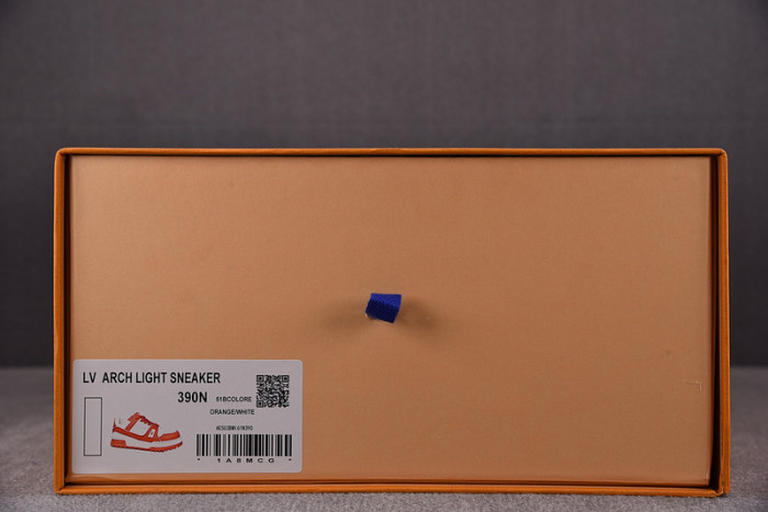 L0VT SNEAKER