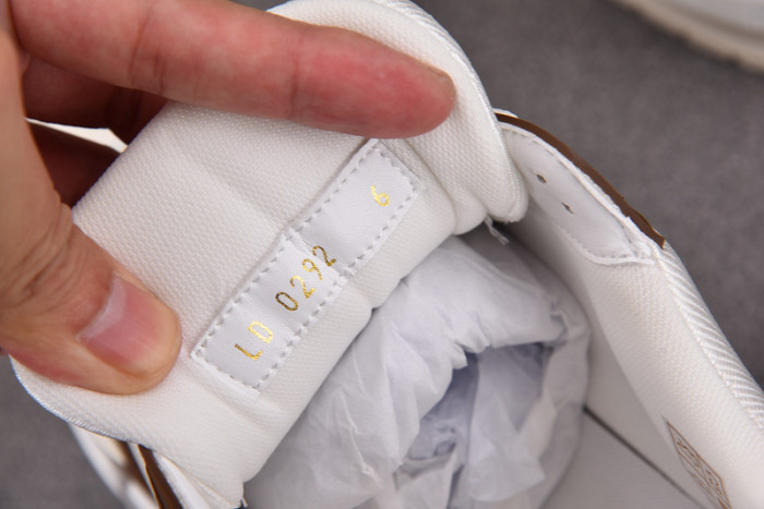 L0VT SNEAKER