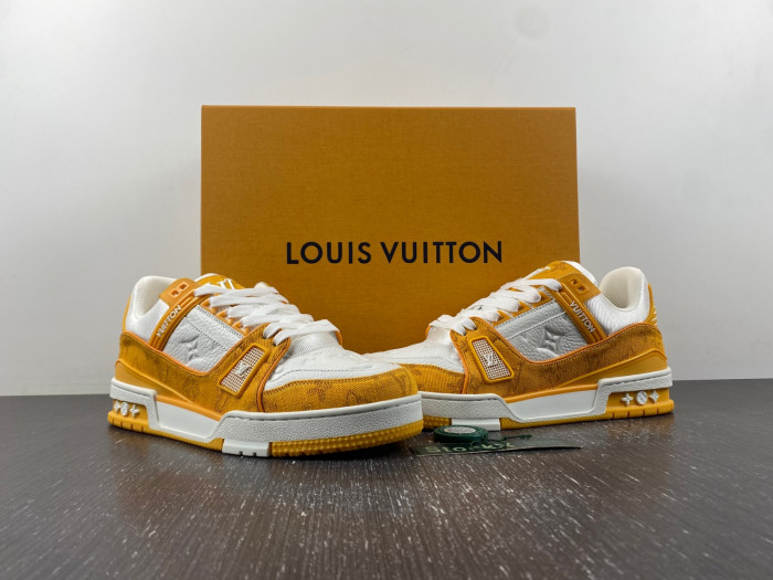 L0VT SNEAKER