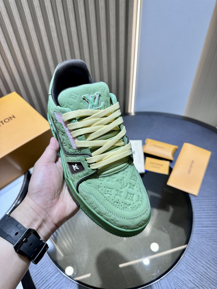 L0VT SNEAKER