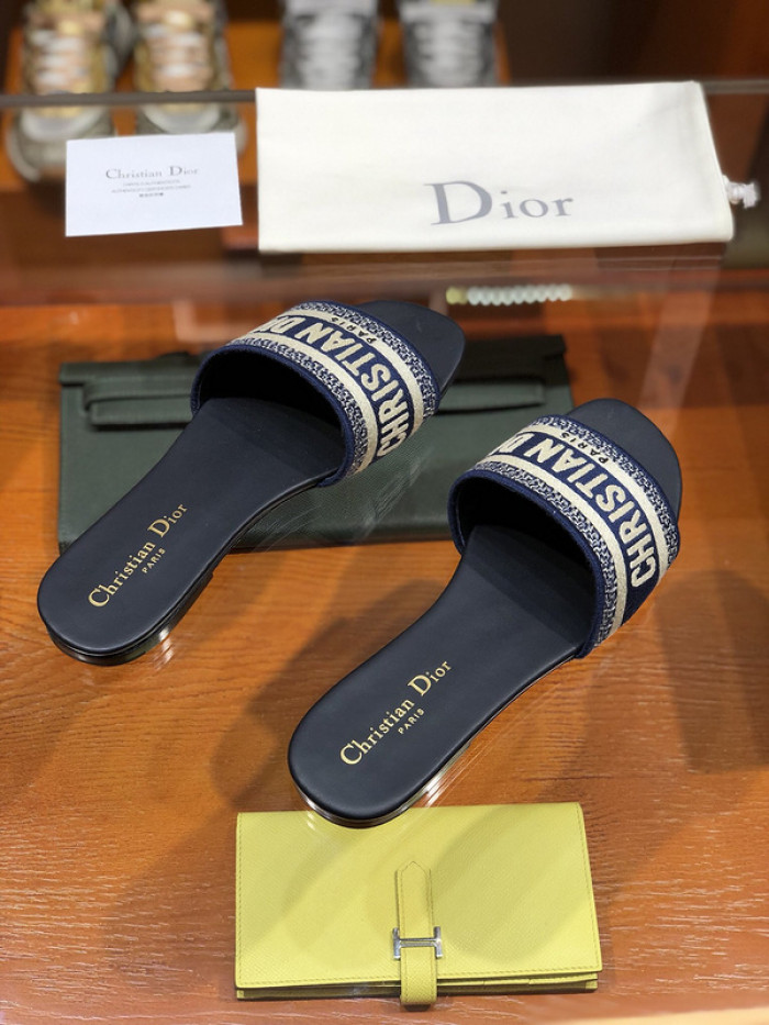 d10r sandal
