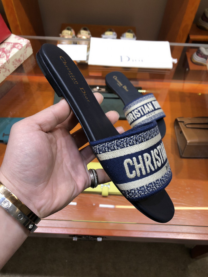 d10r sandal