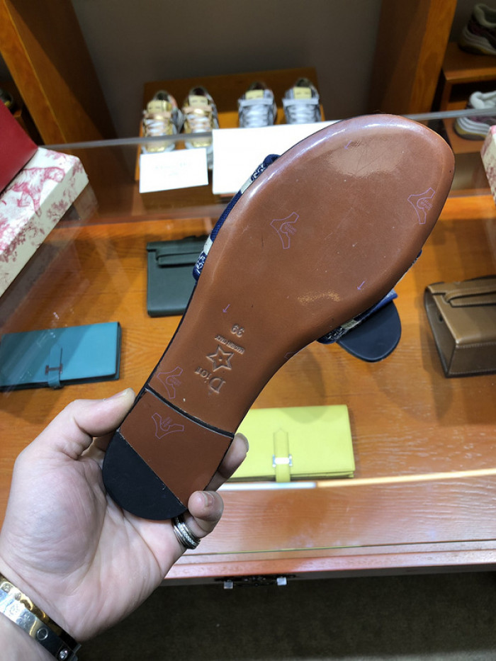 d10r sandal