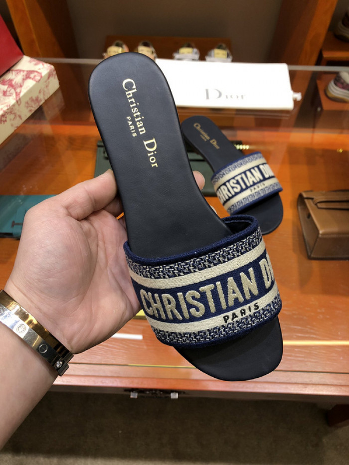 d10r sandal
